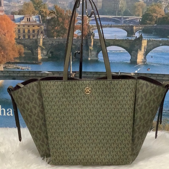 Michael Kors Freya  Large Tote